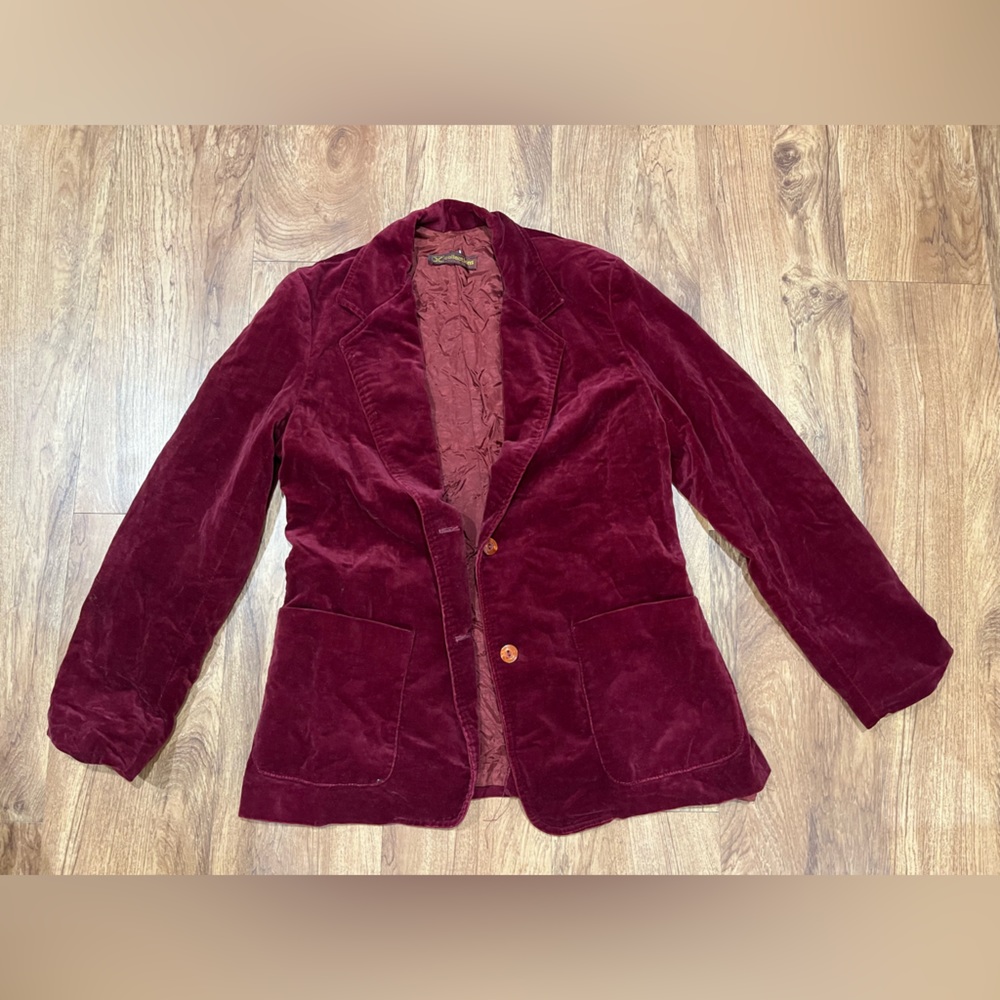 3/$15 
Burgundy Bordeaux wine velvet CC collections blazer stretchy 2 buttons. 8